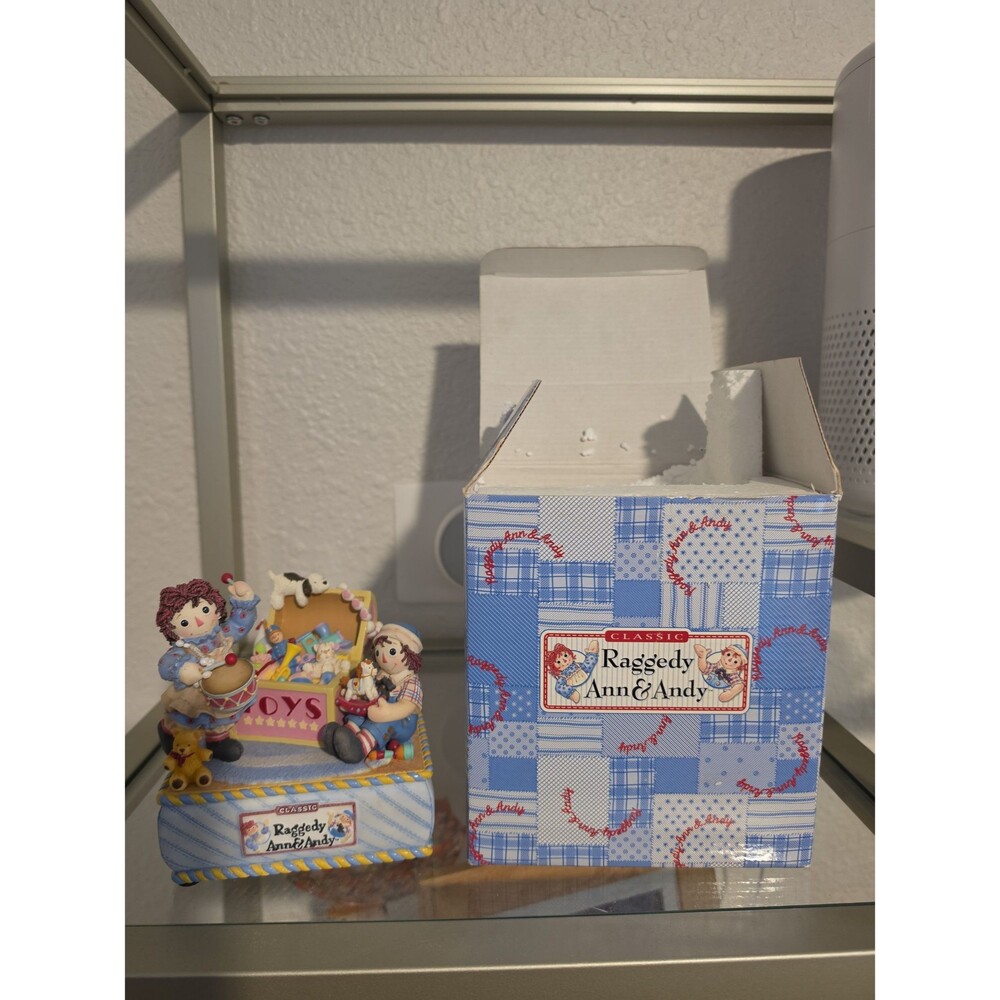 Classic Raggedy Ann & Andy Music Box